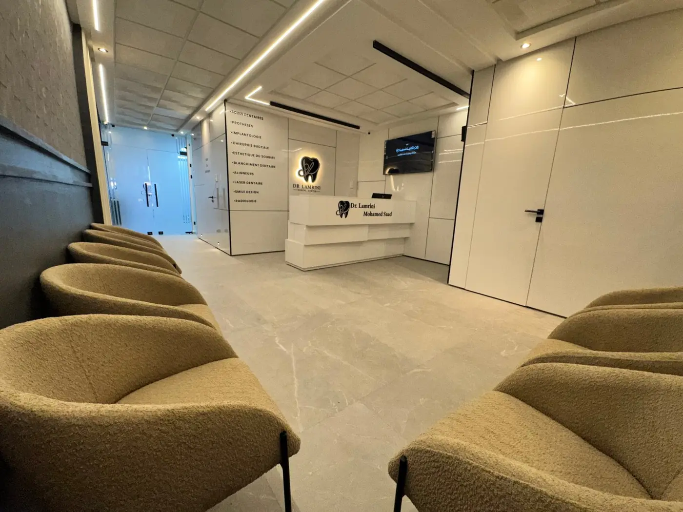 Salle de soins du cabinet dentaire Lamrini à Marrakech